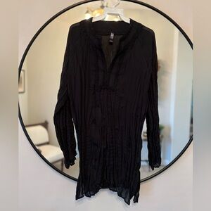 Laundry by Shelli Segal black tunic, long sleeve crinkle fabric size Small
